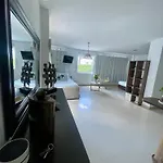 Apartamento 201 frente a hotel Las américas