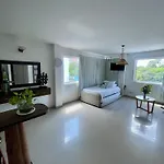 Apartamento 201 frente a hotel Las américas